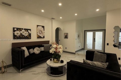 Дом в Хомстед, Флорида 4 спальни, 198.9м2 № 2049464