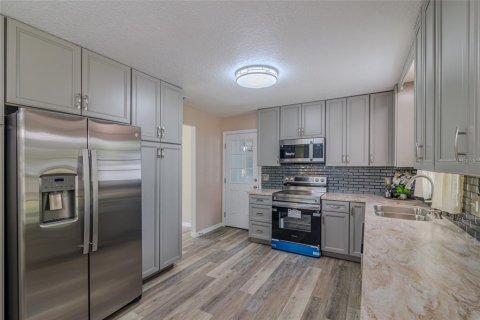 House in Ocala, Florida 3 bedrooms, 177.91 sq.m. № 2103190 - photo 25