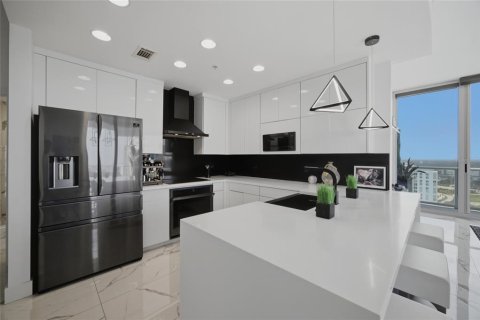 Condo in Tampa, Florida, 2 bedrooms № 2198240 - photo 14
