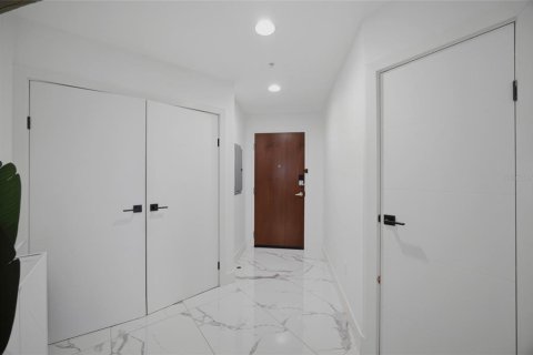 Condo in Tampa, Florida, 2 bedrooms № 2198240 - photo 30