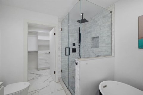 Condo in Tampa, Florida, 2 bedrooms № 2198240 - photo 15