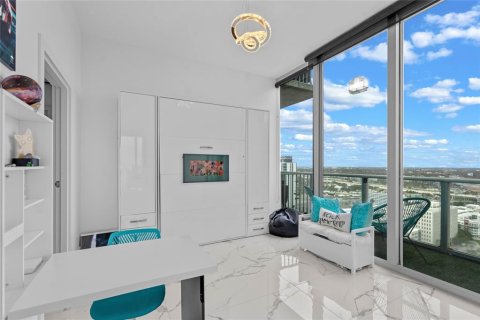 Condo in Tampa, Florida, 2 bedrooms № 2198240 - photo 27