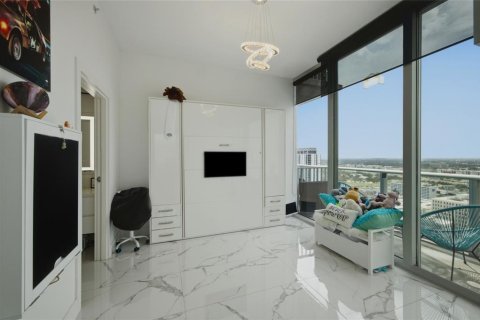 Condo in Tampa, Florida, 2 bedrooms № 2198240 - photo 24