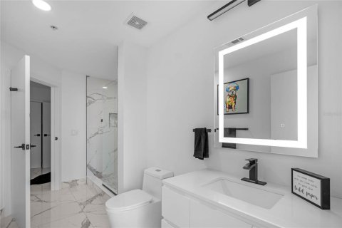 Condo in Tampa, Florida, 2 bedrooms № 2198240 - photo 28