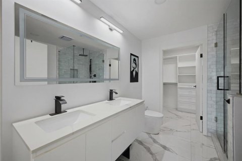 Condo in Tampa, Florida, 2 bedrooms № 2198240 - photo 19