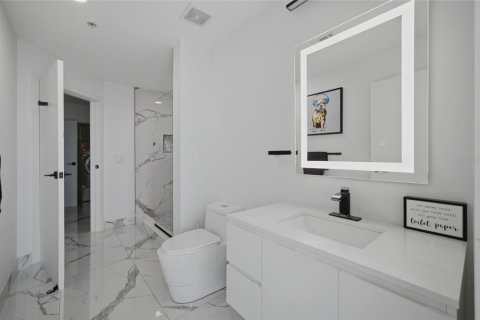 Condo in Tampa, Florida, 2 bedrooms № 2198240 - photo 20