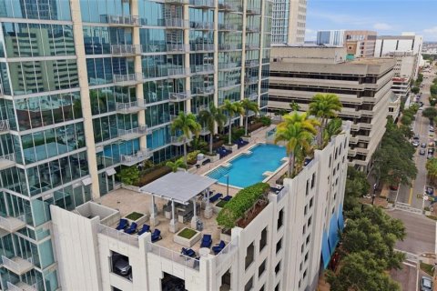 Condo in Tampa, Florida, 2 bedrooms № 2198240 - photo 2