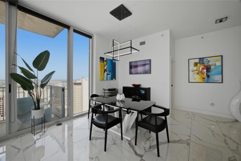 Condo in Tampa, Florida, 2 bedrooms № 2198240 - photo 7