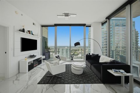 Condo in Tampa, Florida, 2 bedrooms № 2198240 - photo 3