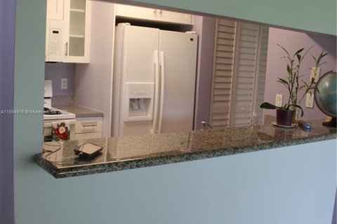 Copropriété à louer à Miami, Floride: 2 chambres, 99.87 m2 № 1947436 - photo 12