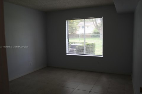 Copropriété à louer à Miami, Floride: 2 chambres, 99.87 m2 № 1947436 - photo 17