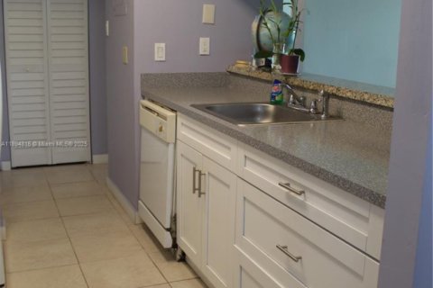 Copropriété à louer à Miami, Floride: 2 chambres, 99.87 m2 № 1947436 - photo 10