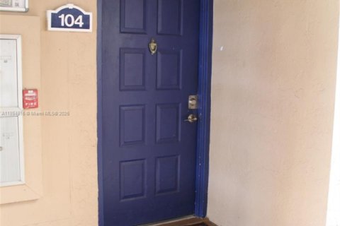 Copropriété à louer à Miami, Floride: 2 chambres, 99.87 m2 № 1947436 - photo 1