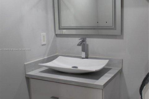 Copropriété à louer à Miami, Floride: 2 chambres, 99.87 m2 № 1947436 - photo 24