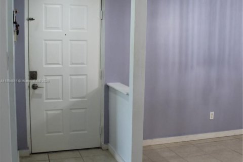 Copropriété à louer à Miami, Floride: 2 chambres, 99.87 m2 № 1947436 - photo 2