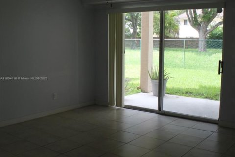 Copropriété à louer à Miami, Floride: 2 chambres, 99.87 m2 № 1947436 - photo 15