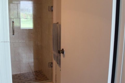 Copropriété à louer à Miami, Floride: 2 chambres, 99.87 m2 № 1947436 - photo 28