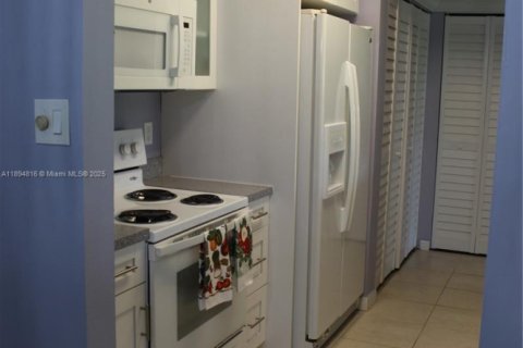 Copropriété à louer à Miami, Floride: 2 chambres, 99.87 m2 № 1947436 - photo 5