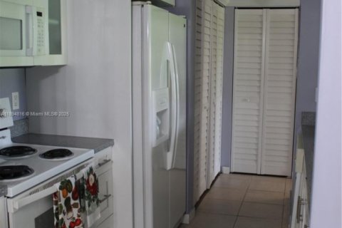 Copropriété à louer à Miami, Floride: 2 chambres, 99.87 m2 № 1947436 - photo 11