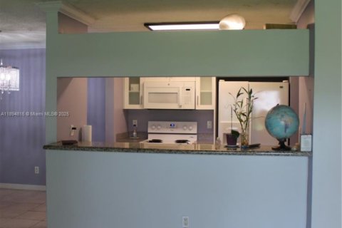 Copropriété à louer à Miami, Floride: 2 chambres, 99.87 m2 № 1947436 - photo 13