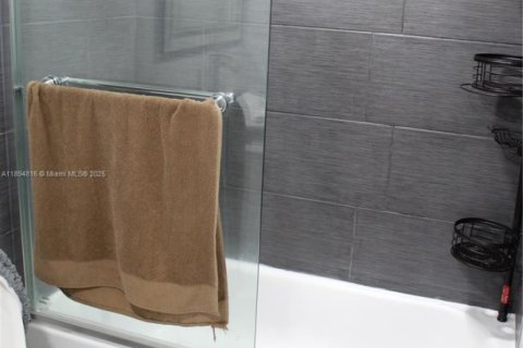 Copropriété à louer à Miami, Floride: 2 chambres, 99.87 m2 № 1947436 - photo 21