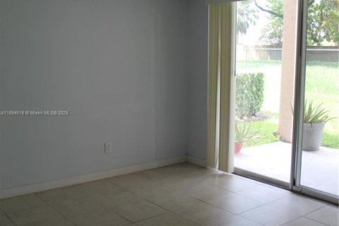 Copropriété à louer à Miami, Floride: 2 chambres, 99.87 m2 № 1947436 - photo 14