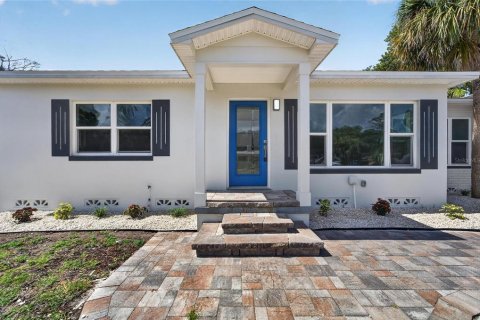 Villa ou maison à vendre à Gulfport, Floride: 3 chambres, 165.27 m2 № 2148156 - photo 4