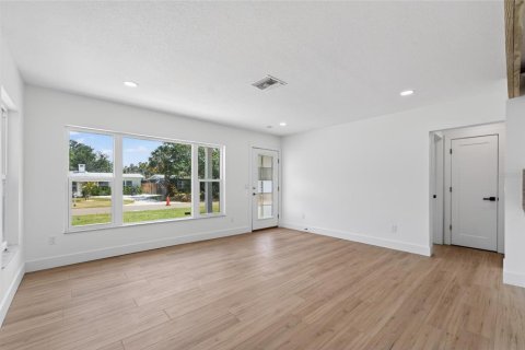 Villa ou maison à vendre à Gulfport, Floride: 3 chambres, 165.27 m2 № 2148156 - photo 8