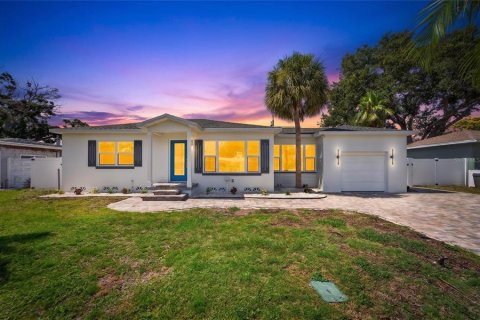 Villa ou maison à Gulfport, Floride 3 chambres, 165.27 m2 № 2148156