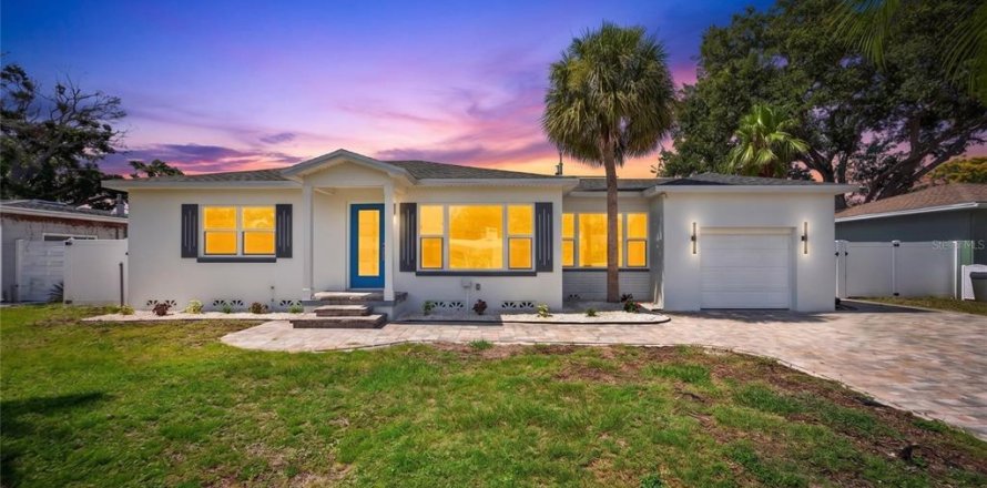 Villa ou maison à Gulfport, Floride 3 chambres, 165.27 m2 № 2148156