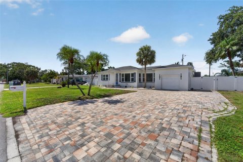 Villa ou maison à vendre à Gulfport, Floride: 3 chambres, 165.27 m2 № 2148156 - photo 3