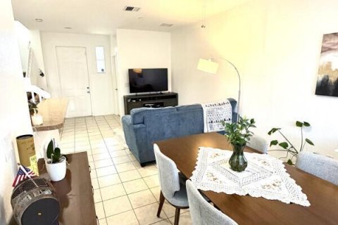 Townhouse in Riviera Beach, Florida 2 bedrooms, 113.53 sq.m. № 2193059 - photo 8