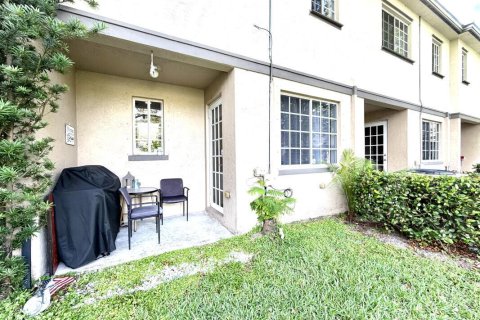 Townhouse in Riviera Beach, Florida 2 bedrooms, 113.53 sq.m. № 2193059 - photo 24
