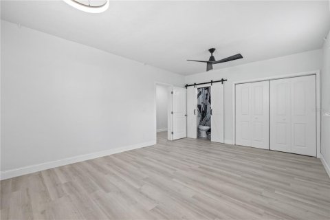House in Saint Petersburg, Florida 4 bedrooms, 170.57 sq.m. № 1817866 - photo 23