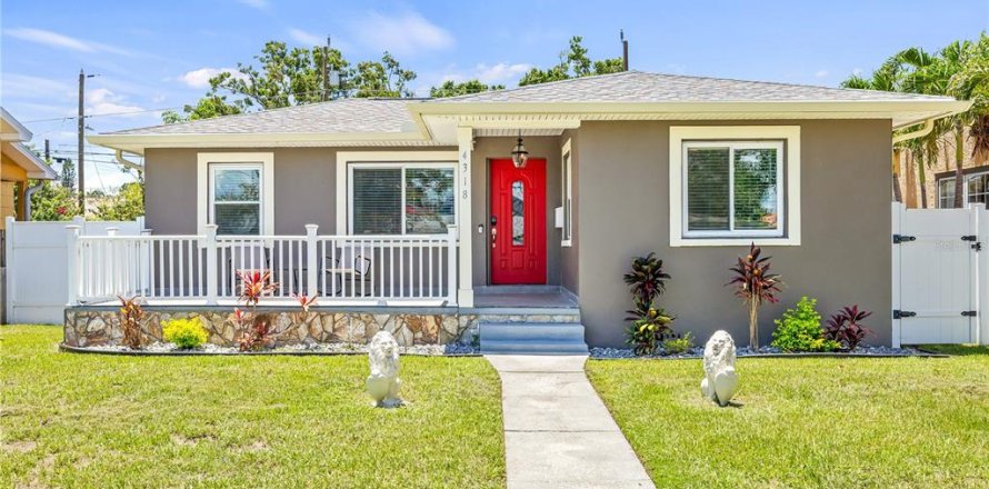 House in Saint Petersburg, Florida 4 bedrooms, 170.57 sq.m. № 1817866