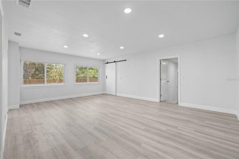 House in Saint Petersburg, Florida 4 bedrooms, 170.57 sq.m. № 1817866 - photo 19