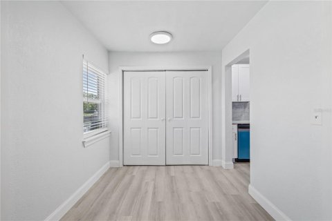 House in Saint Petersburg, Florida 4 bedrooms, 170.57 sq.m. № 1817866 - photo 11