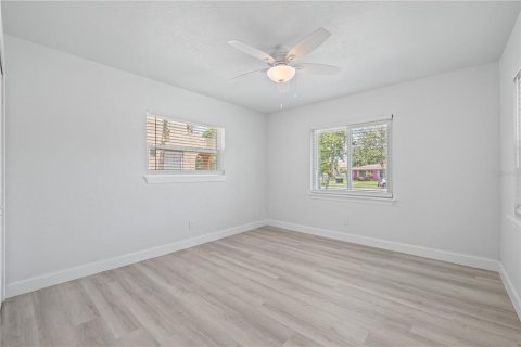 House in Saint Petersburg, Florida 4 bedrooms, 170.57 sq.m. № 1817866 - photo 29