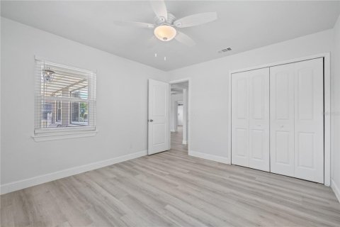 House in Saint Petersburg, Florida 4 bedrooms, 170.57 sq.m. № 1817866 - photo 30