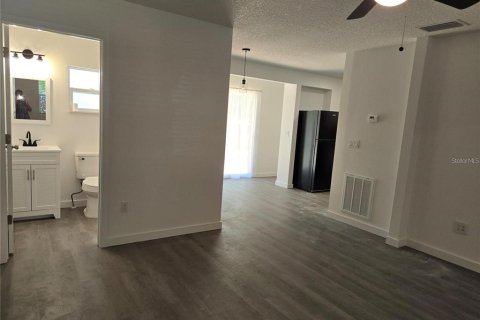 House in Winter Garden, Florida 3 bedrooms, 93.83 sq.m. № 1888545 - photo 5