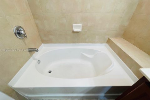 Copropriété à vendre à Doral, Floride: 3 chambres, 112.13 m2 № 2024650 - photo 25