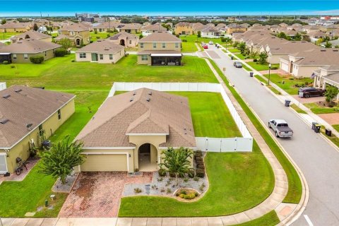 Villa ou maison à vendre à Davenport, Floride: 4 chambres, 171.5 m2 № 2389159 - photo 2