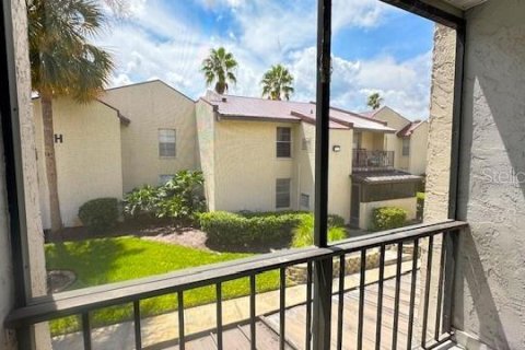 Condo in DeLand, Florida, 2 bedrooms  № 1908321 - photo 22