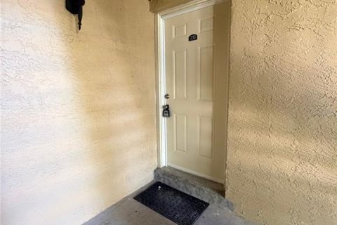 Condo in Brandon, Florida, 2 bedrooms № 2219966 - photo 3