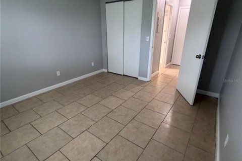 Condo in Brandon, Florida, 2 bedrooms № 2219966 - photo 11