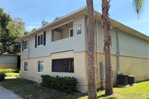 Condo in Brandon, Florida, 2 bedrooms  № 2219966