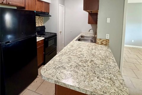 Condo in Brandon, Florida, 2 bedrooms № 2219966 - photo 6