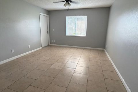 Condo in Brandon, Florida, 2 bedrooms  № 2219966 - photo 5