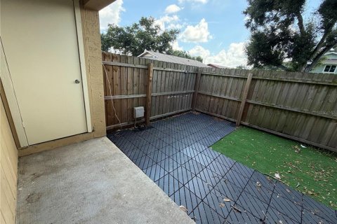 Condo in Brandon, Florida, 2 bedrooms № 2219966 - photo 13