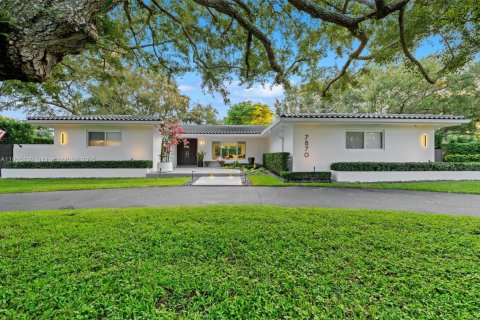 Villa ou maison à vendre à Palmetto Bay, Floride: 3 chambres, 172.24 m2 № 1956620 - photo 1